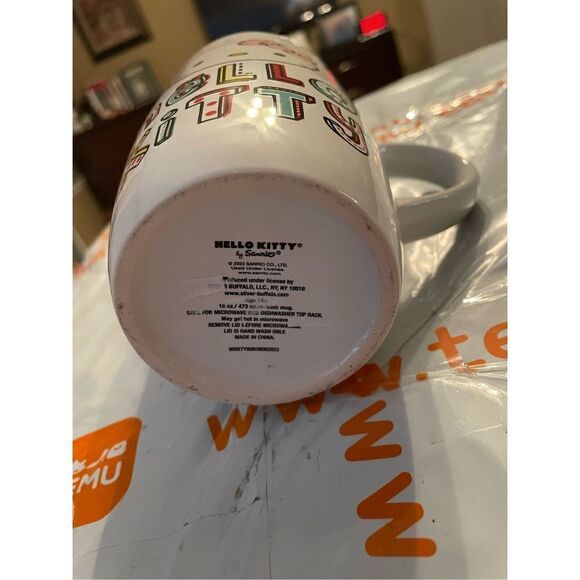 Hello Kitty Tall Coffee Mug with Lid - Picture 5 of 5